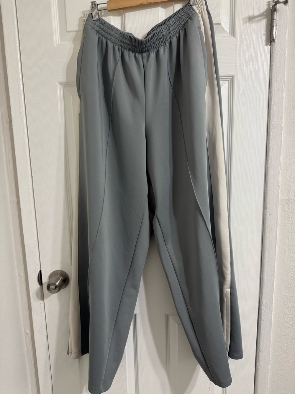 SKIMS Wide-Leg Elastic Waist Gray Colorblock Track Pants